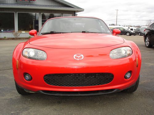 2006 mazda mx-5 miata convertible 2-door 2.0l