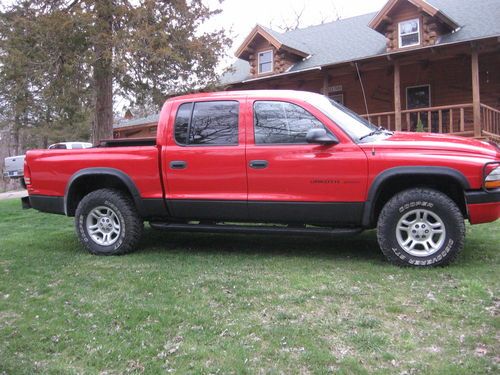 Great running 4 door sport dakota 4x4 4.7 v8 awd option  aggresive tires wow!!!!