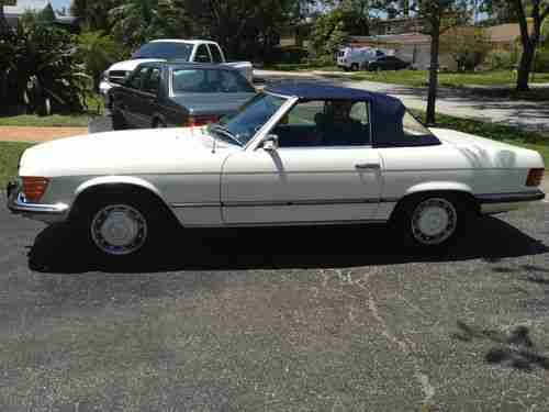 IMMACULATE 40K MILE MERCEDES SL WHITE/NAVY BEST COLOR MAINTAINED, NEW A/C, CLEAN, image 5