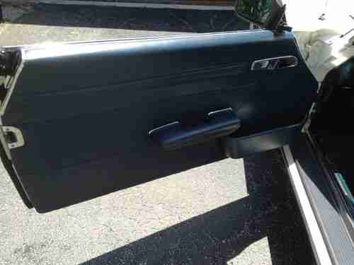 IMMACULATE 40K MILE MERCEDES SL WHITE/NAVY BEST COLOR MAINTAINED, NEW A/C, CLEAN, image 18