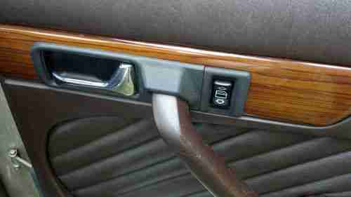 1990 Mercedes-Benz 300SE Base Sedan 4-Door 3.0L, image 13