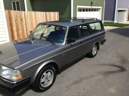 1993 volvo 240 base wagon 4-door 2.3l