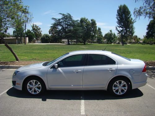 2012 ford fusion se 4cyl automatic only 9k miles! very clean! free shipping!!