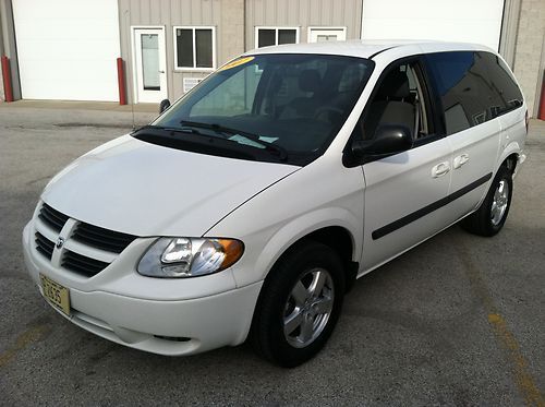 07~caravan~sxt~power seat~alloys~newer tires~tinted glass~passenger van? cargo?