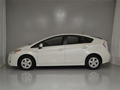 2010 toyota prius 2 white/ gray cloth 51-mpg city / 48-mpg hwy  $17900.00