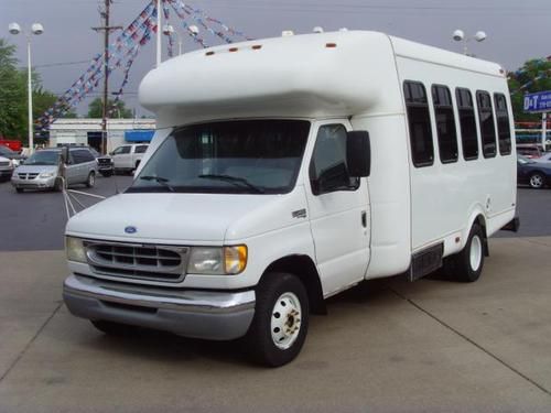 2001 e-450 mini passenger van with wheelchair lift