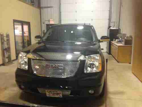2009 GMC Yukon XL 1500 Denali Sport Utility 4-Door 6.2L, image 2