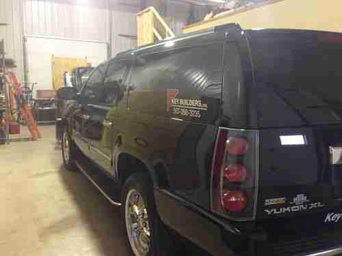 2009 GMC Yukon XL 1500 Denali Sport Utility 4-Door 6.2L, image 4