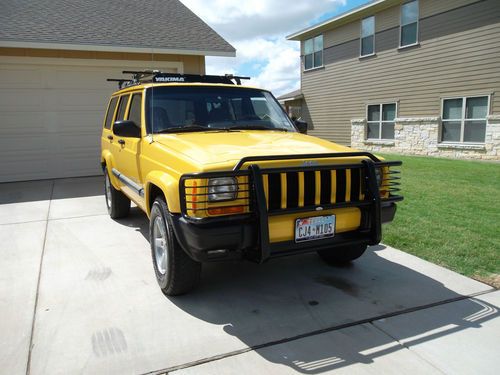 Jeep cherokee sport 4x4 with yakima &amp; thule bike, snowboard, kayak carriers