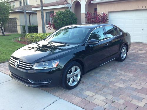 2012 volkswagen passat se, 10k miles, 1 owner, black on black, sunroof,