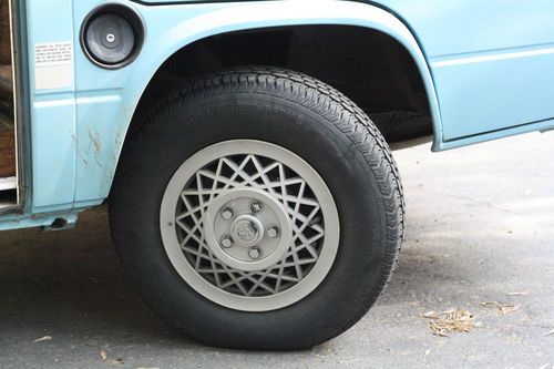 1983 VW Vanagon in excellent condition. Full pop-up. Rebuilt engine., image 6