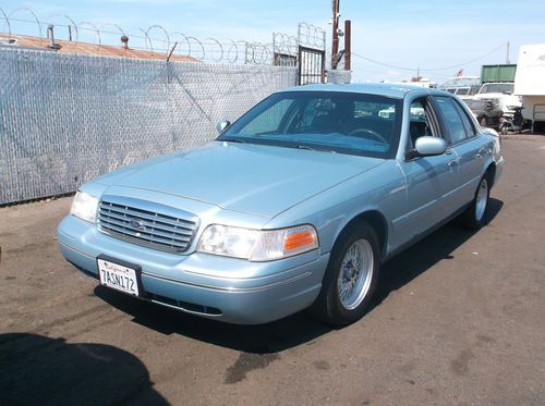 2002 ford crown victoria, no reserve