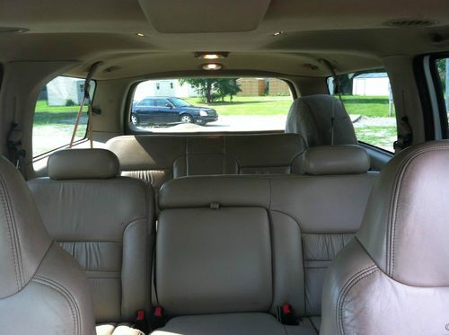 Ford Excursion Limousine 2005 салон