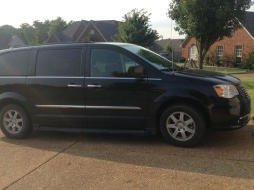 2011 chrysler town &amp; country