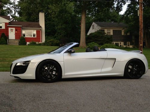 Rare color - suzuka grey audi r8 5.2 manual spyder