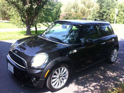 Dashing 2011 mini cooper s hardtop...powerful...economical...equipped...european