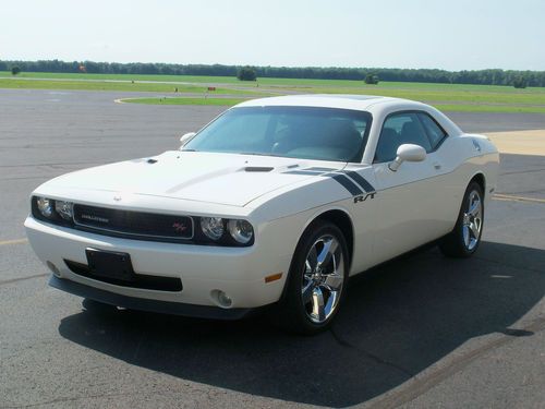 2010 dodge challenger r/t coupe 2-door 5.7l