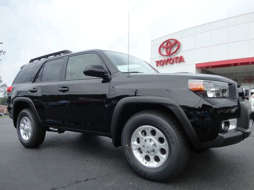 New 2013 4runner trail 4x4 4.0l kinetic dynamic suspension kdss roof navigation