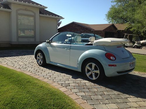 2010 volkswagen beetle base convertible 2-door 2.5l limited edition