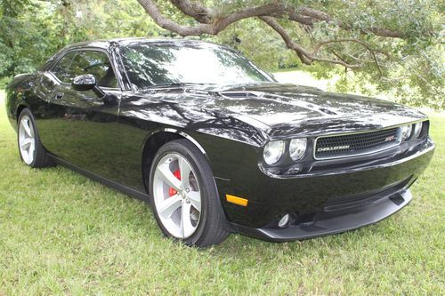 2009 dodge challenger srt8 black 6-speed 7k miles no reserve!!!