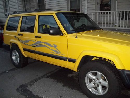 2001 jeep cherokee se sport utility 4-door 4.0l "solar yellow"
