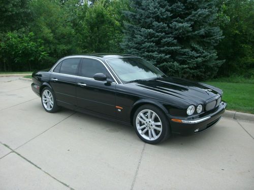 2004 jaguar xjr base sedan 4-door 4.2l