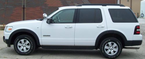 White 2007 Ford Explorer - One Owner, image 2
