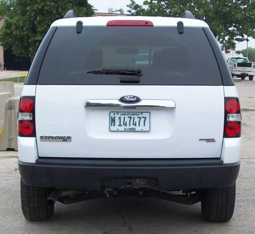 White 2007 Ford Explorer - One Owner, image 3