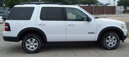 White 2007 Ford Explorer - One Owner, image 4