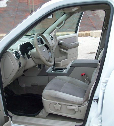 White 2007 Ford Explorer - One Owner, image 7