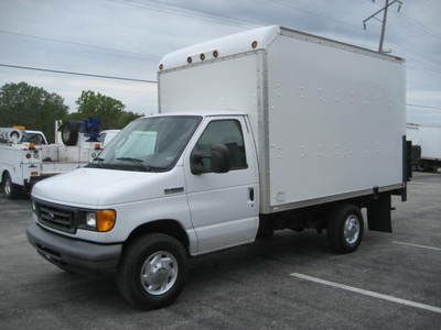 2006 ford e-350 12' box van - srw - liftgate