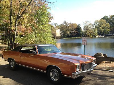 Beautiful  chevy monte carlo  1971 make an offer! coupe with style