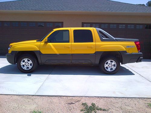 Chevy avalanche z71  28,409 miles 1-owner, bose premium, trailer package