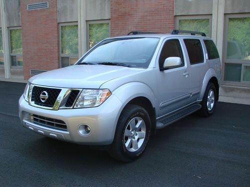 Nissan pathfinder 2012 4x4 sv