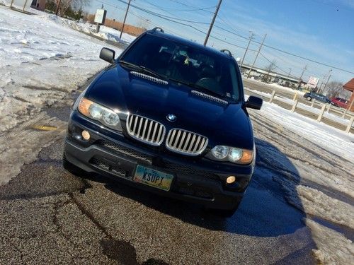 2006 bmw x5. black on black. v8 4.4l. low reserve, clean. 19" wheels. loaded