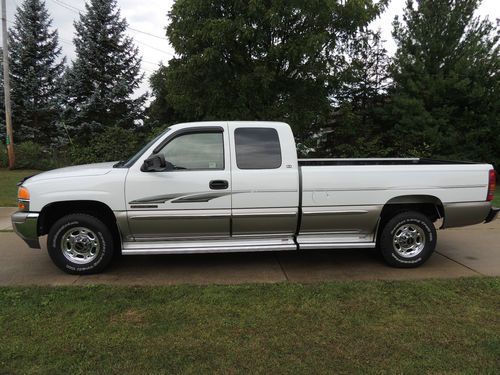 1999 gmc sierra "" 2500 hd "" extended cab -- long box --  very low miles