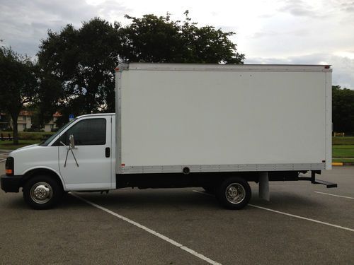 2006 chevy express 3500 box truck 15 foot (( 5,194 miles)) car fax,books,records