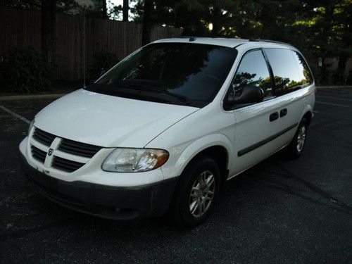 2005 dodge caravan se,auto,7 pass,cd,power,great van,no reserve!!!