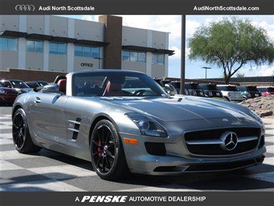 Roadster- 3800 mi- carbon fiber interior-amg package- b&amp;o sound- clean car fax