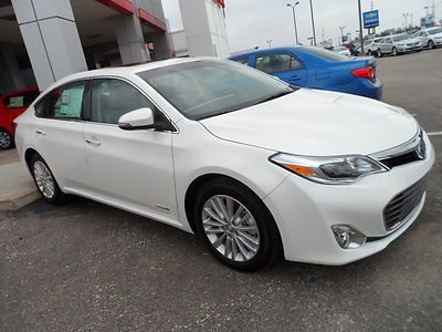 New 2013 toyota avalon limited hybrid 40 mpgs