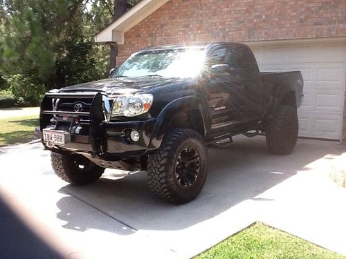 2008 tacoma supercharged 6" procomp lift, winch,trd exh. 35x12.5 tires 18" rims,