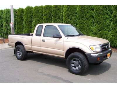 3.4 liter v-6 automatic, 4x4, sr5, bed liner, tool box, well equipped
