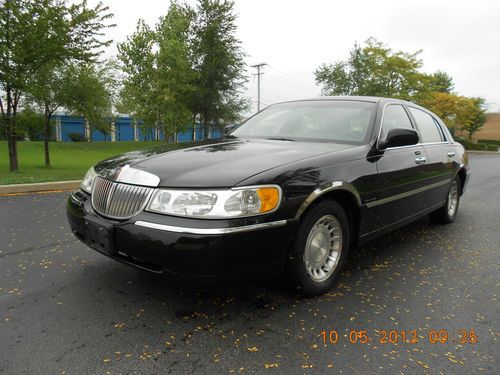 2002 lincoln town car executive  sedan 4-door 4.6l