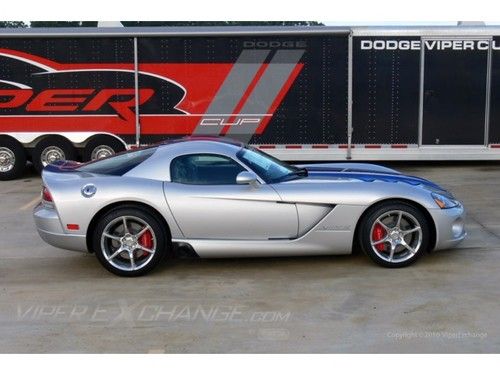 Brand new dealer exclusive dodge viper silver blue stripes