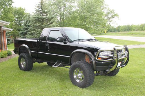 Black, 6 inch lift, zr2, excellent condition, low mileage