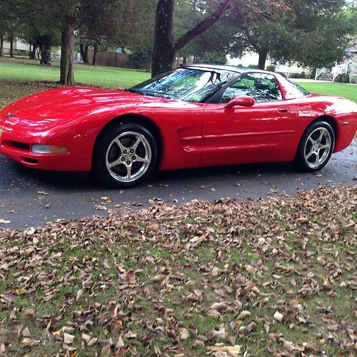 2000 chevrolet corvette base hatchback 2-door 5.7l auto  low reserve