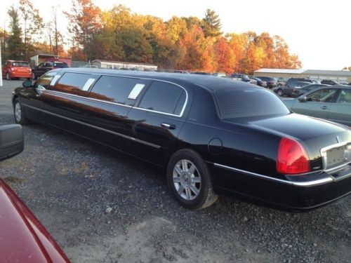 2006 lincoln town car executive sedan 4-door  w/limousine pkg built by royale