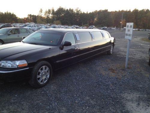 2006 Lincoln Town Car Executive Sedan 4-Door  w/Limousine Pkg built by royale, image 3