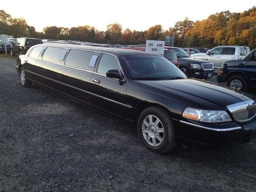 2006 Lincoln Town Car Executive Sedan 4-Door  w/Limousine Pkg built by royale, image 5