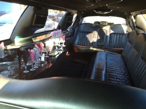2006 Lincoln Town Car Executive Sedan 4-Door  w/Limousine Pkg built by royale, image 9